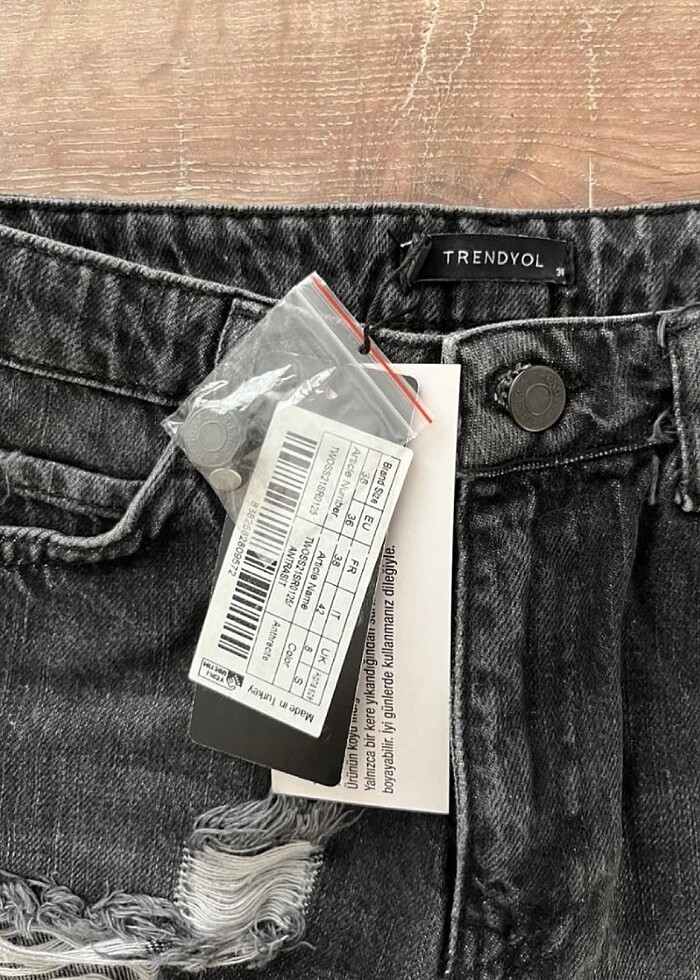 yırtık detay yüksek bel kot şort - Görsel 2