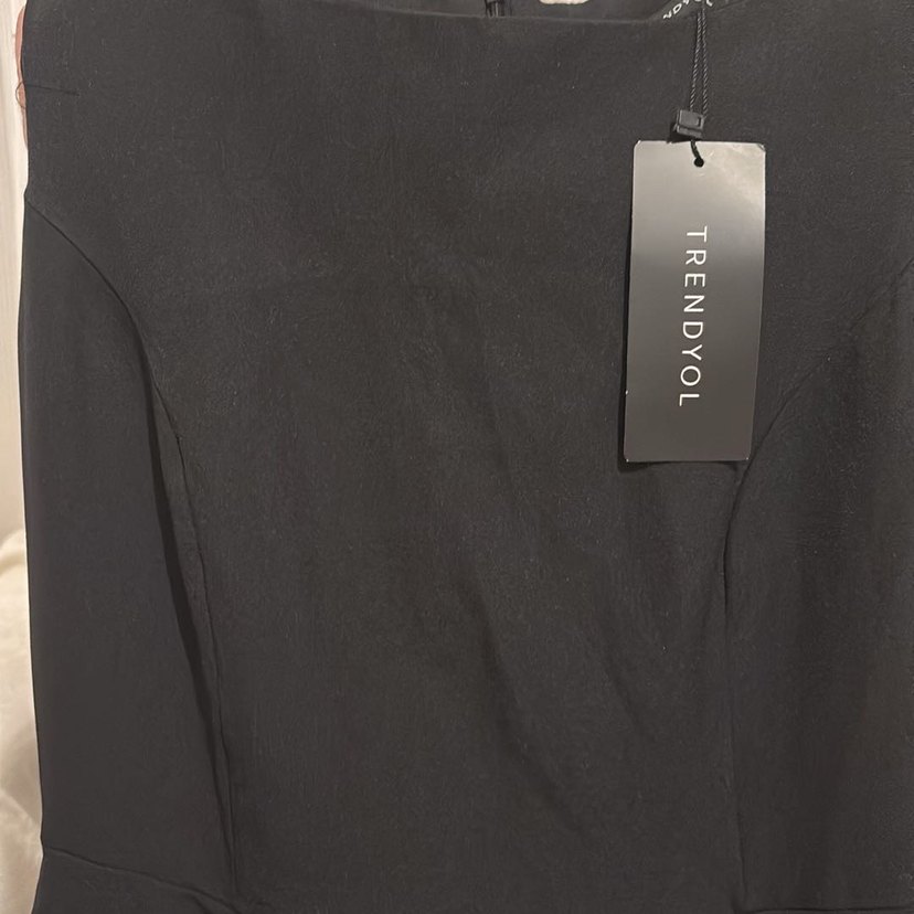 Siyah V Yakalı Kolsuz elbise - Görsel 3