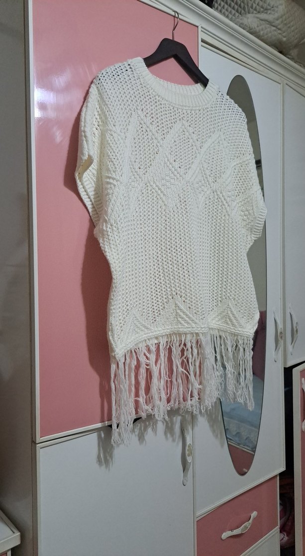 Beyaz Örgü Püsküllü Kolsuz Mini Kazak - Görsel 3