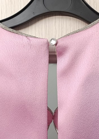 Zincir Detaylı Pembe Midi Elbise - Görsel 5