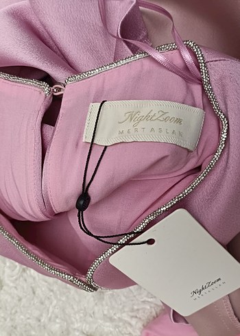 Zincir Detaylı Pembe Midi Elbise - Görsel 12