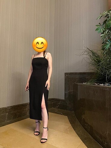 Zara Siyah Yırtmaçlı Elbise