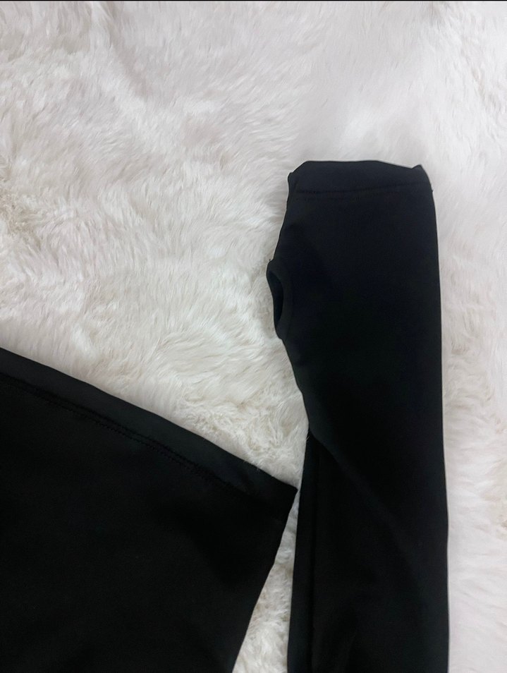 Parmak geçirmeli Yüksek Yakalı Spor Üst - Görsel 4