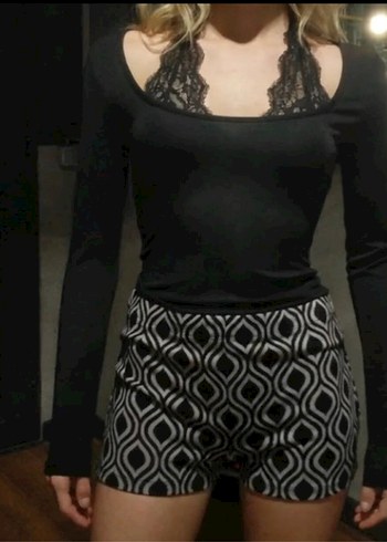 Dantel Detaylı Siyah V Yaka Uzun Kollu Bluz - Görsel 2