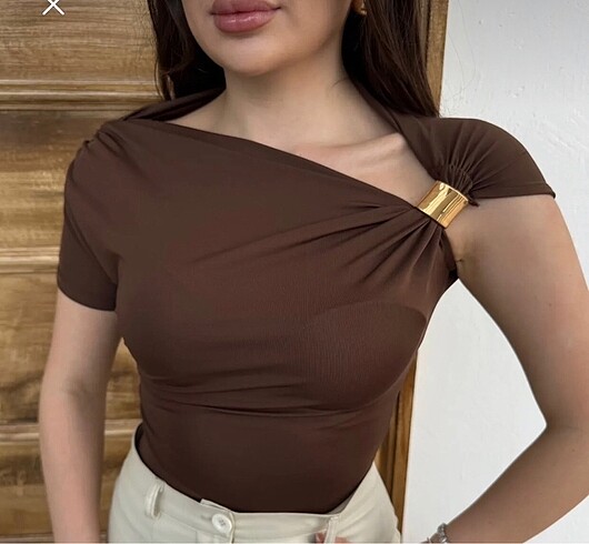 Zara metal aksesuarlı bluz