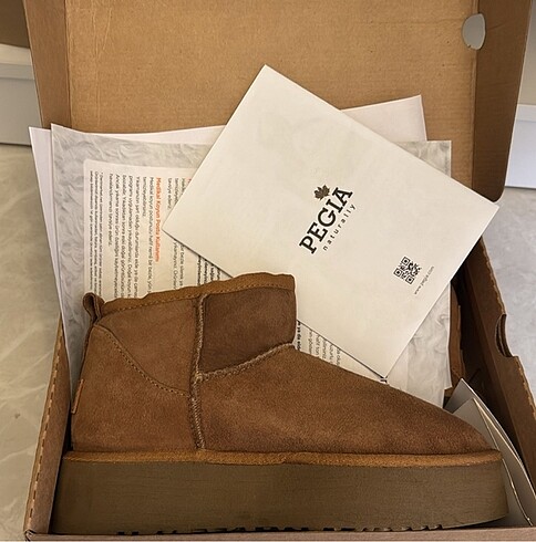 Pegia ugg bot