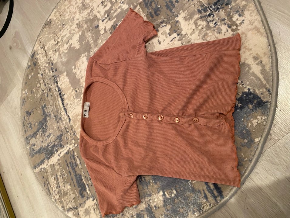 Düğmeli Kısa Kollu gül kurusu Kadın Tişört - Görsel 2