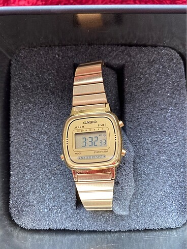 Casio LA670WGA-9DF Kol saati