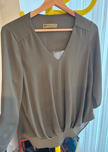 Zara V Yaka Dokumlu Bluz