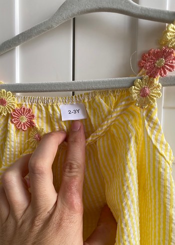 4 Yaş Beden sarı Renk Kız Çocuk Sarı Pilili Nakışlı Elbise