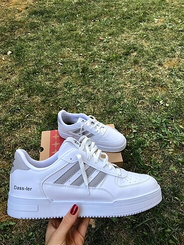40 Beden beyaz Renk Adidas dass-ler spor ayakkabı
