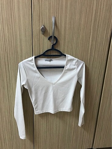Beyaz v yaka crop