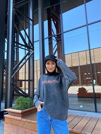 Sweatshirt