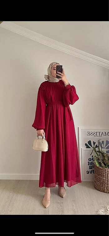 Kırmızı elbise