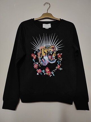 Gucci̇ Kaplan İşlemeli̇ Arkasi Yazili Kadin Sweatshi̇rt Gucci Sweatshirt  %20 İndirimli - Gardrops