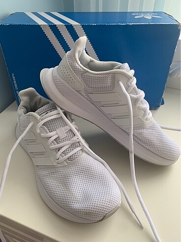 Adidas spor ayakkabı