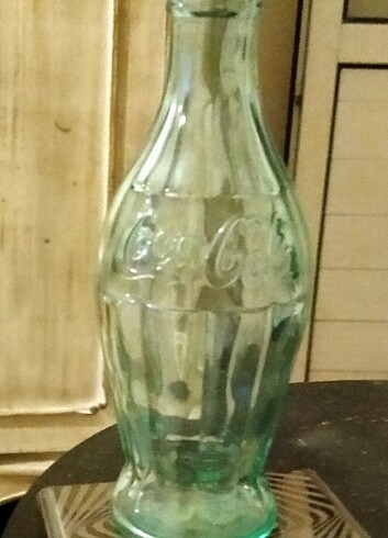Nostaljik Coca-Cola şişesi .2008 yılına aittir .