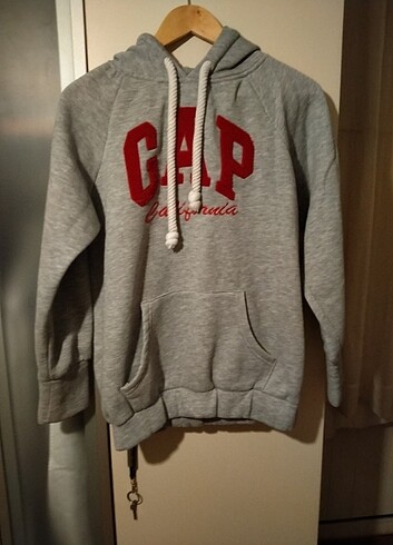 Yeni sweatshirt, hediye geldi ama olmadı.