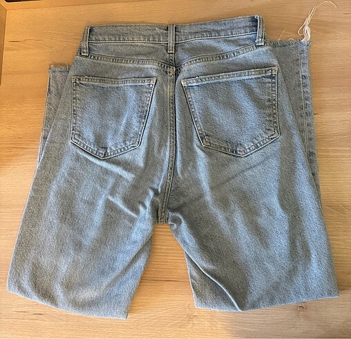38 Beden Zara Kısa Kot