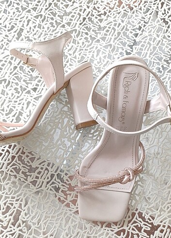 Zara Bershka topuklu ayakkabı sandalet 