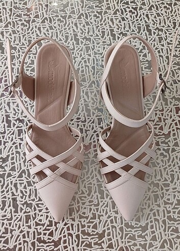 37 Beden ten rengi Renk Zara bershka sandalet ayakkabı