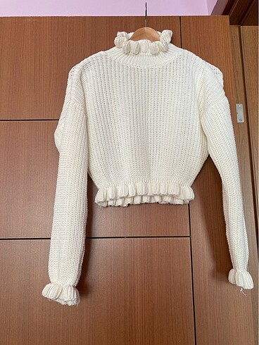Beyaz Crop Kazak