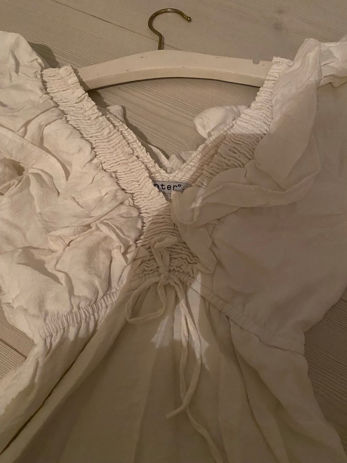 V Yaka Fırfırlı Beyaz Uzun Keten Elbise - Görsel 2