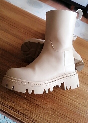 KREM RENGİ BOT
