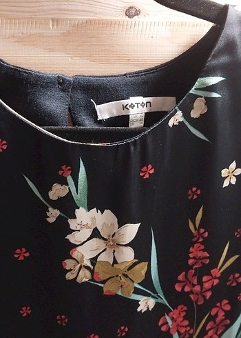 çiçek desenli kısa elbise - Görsel 2