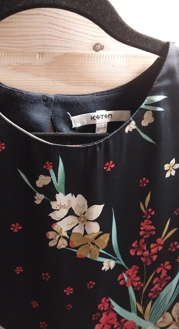 çiçek desenli kısa elbise - Görsel 2