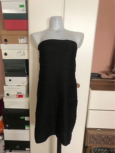 Kısa straplez elbise - Görsel 3