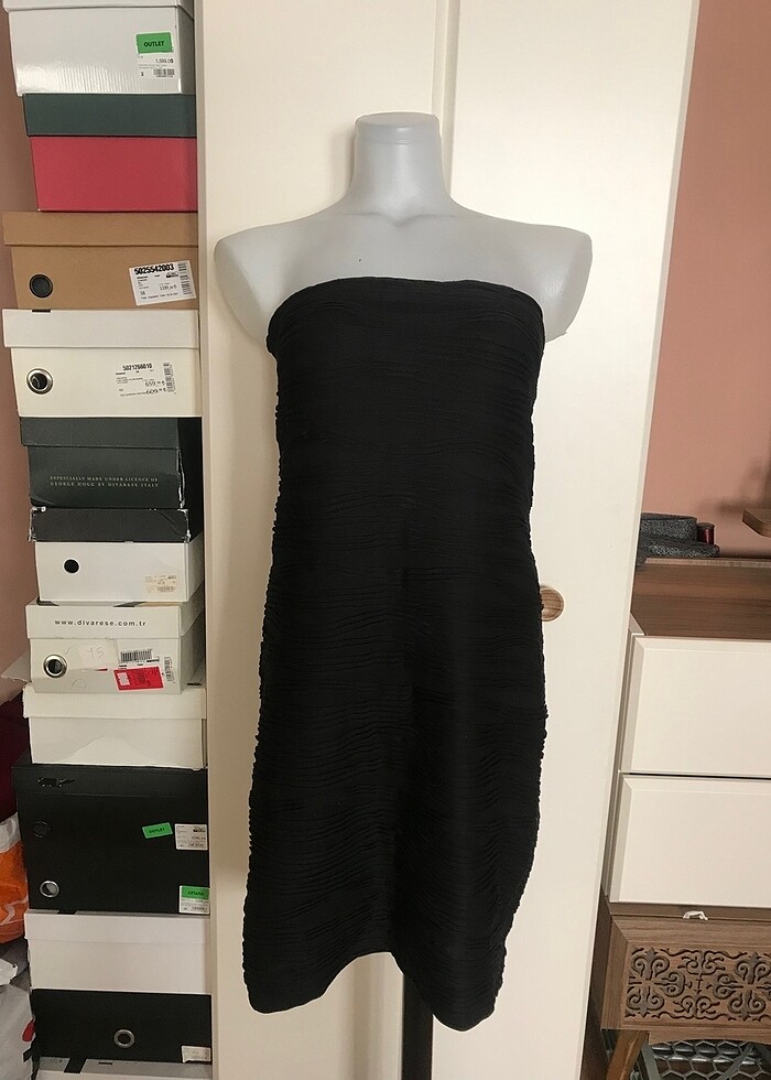 Kısa straplez elbise - Görsel 3