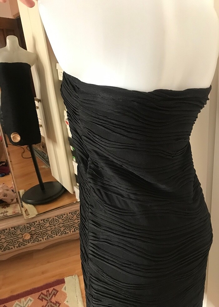 Kısa straplez elbise - Görsel 5