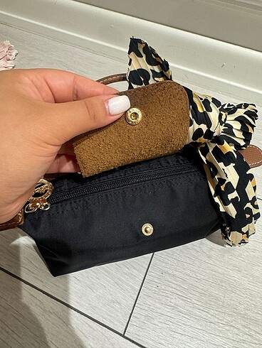  Beden Longchamp askılı mini çanta