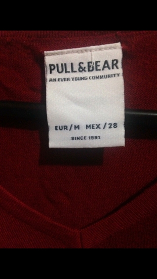 Pull and Bear Kırmızı v yaka üst tertemiz urun 