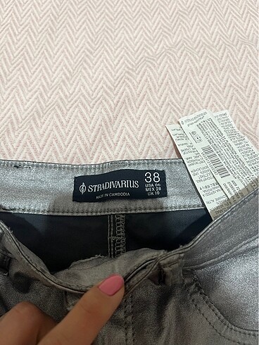 Stradivarius PARLAK PANTOLON