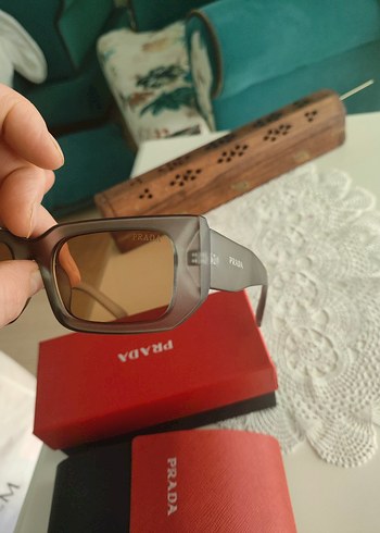 Parlak Kahverengi Prada Kadın Güneş Gözlüğü - Görsel 4