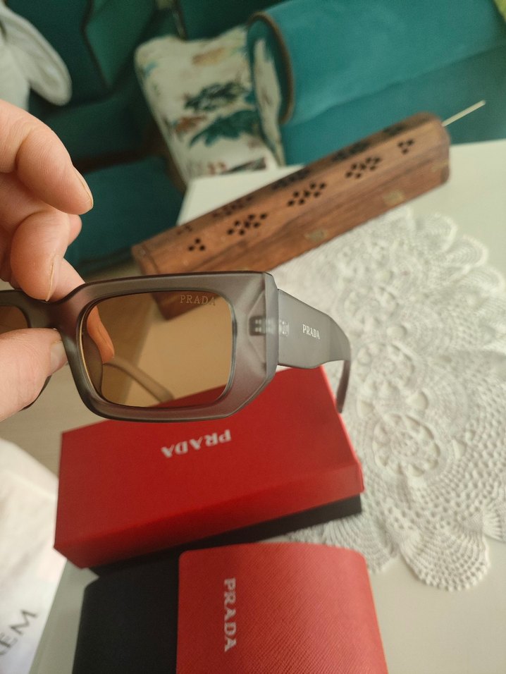 Parlak Kahverengi Prada Kadın Güneş Gözlüğü - Görsel 4