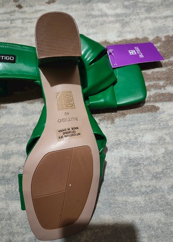 Parlak Yeşil Tokalı Blok Topuklu Kadın Terlik - Görsel 3