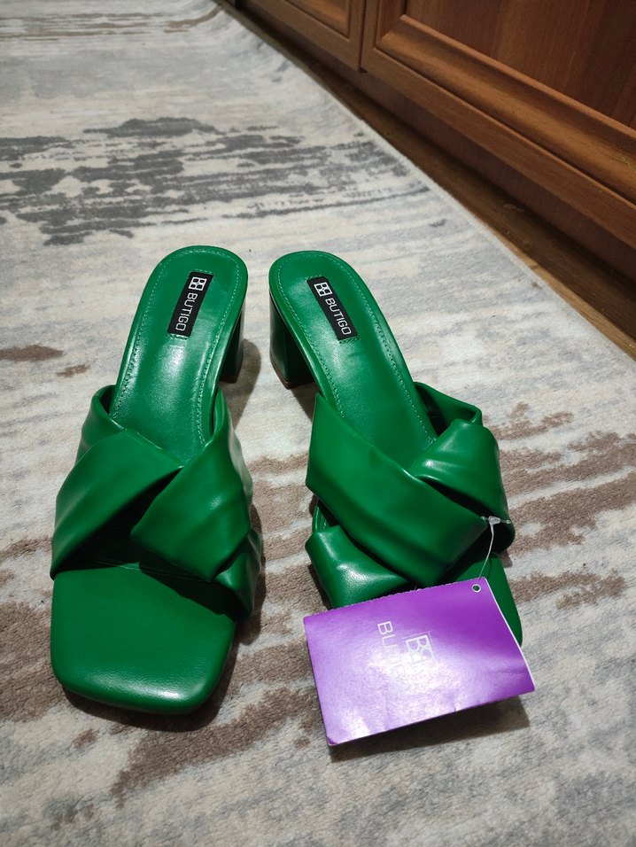 Parlak Yeşil Tokalı Blok Topuklu Kadın Terlik - Görsel 2