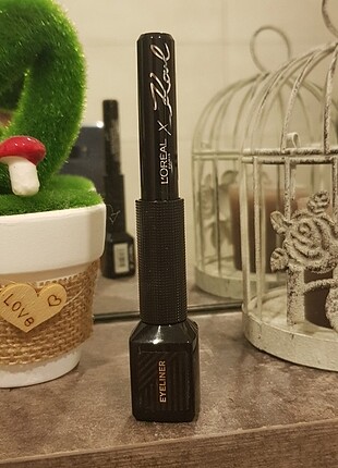 Loreal paris karl siyah eyeliner