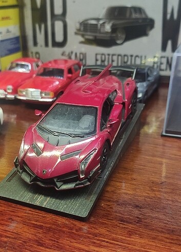 1.32 ve 1.36 ölçek metal, Diecast, lisanslı arabalar 