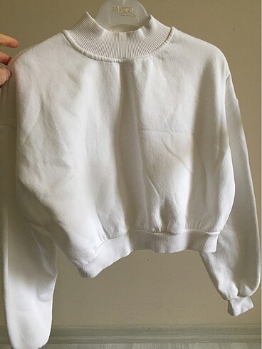 Beyaz crop sweatshirt
