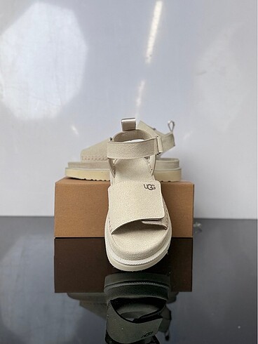 Ugg sandalet bej rengi