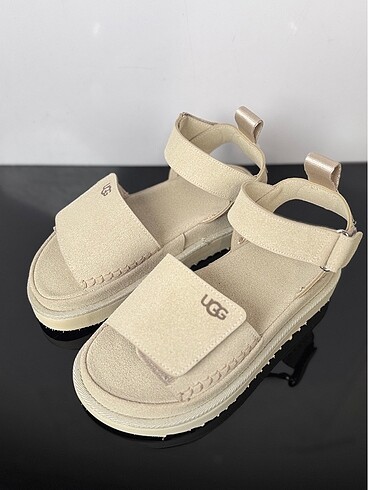 Ugg Ugg sandalet bej rengi