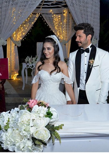 Beyaz Siyah Yaka Detaylı Damatlık - Görsel 2