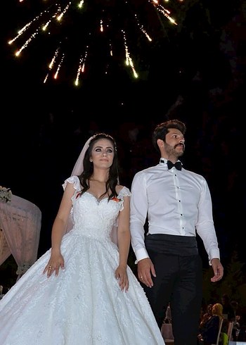 Beyaz Siyah Yaka Detaylı Damatlık - Görsel 3