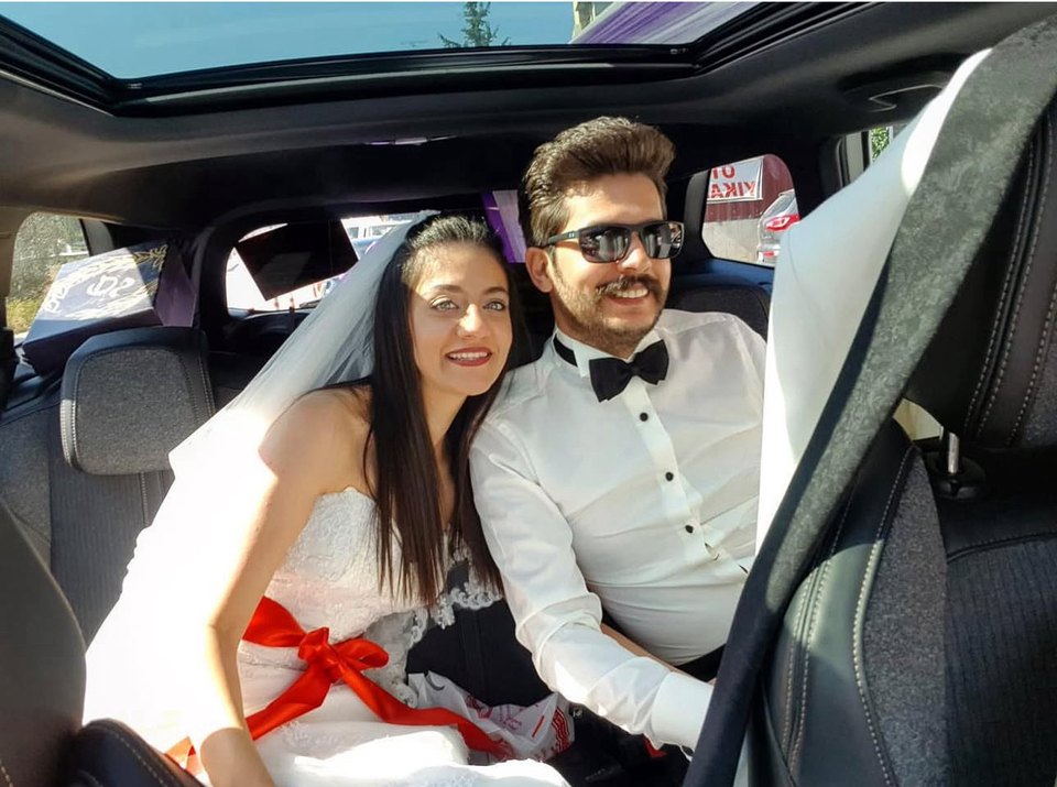 Beyaz Siyah Yaka Detaylı Damatlık - Görsel 4