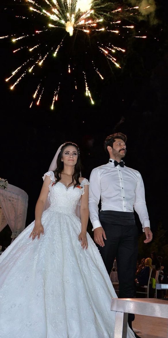 Beyaz Siyah Yaka Detaylı Damatlık - Görsel 3