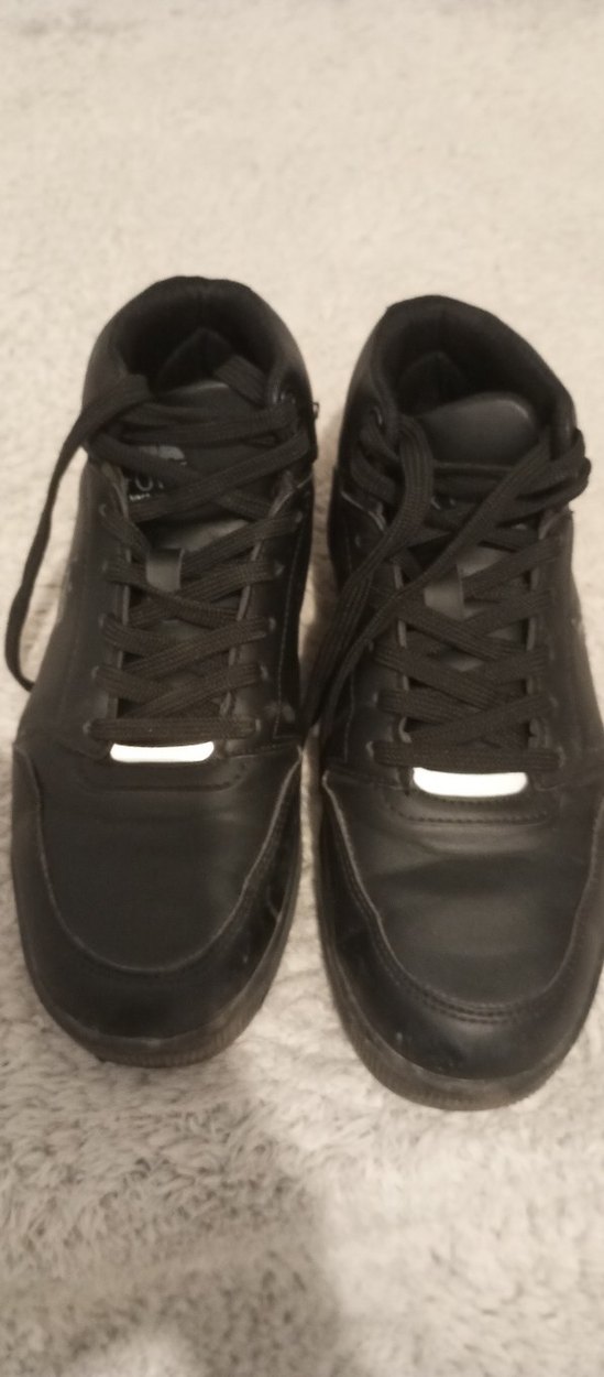 siyah spor ayakkabı tertemiz - Görsel 4